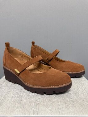 Vionic Mary Jane Women’s Wedge Shoes Suede Brown Lug Sole Confort Size 8.5